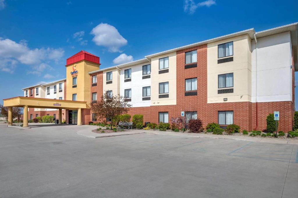 Comfort Suites Merrillville Main image 1